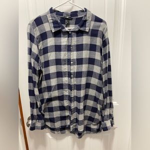 Who doesn’t love a cute tunic plaid top!? H&M Size 12